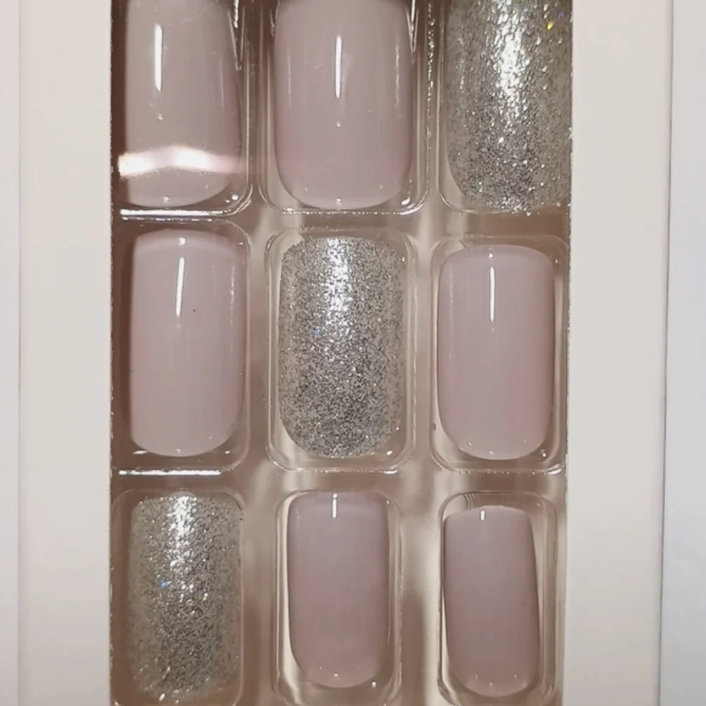 58 x KISS Ready To Wear Gel Look Instant Style Glitter Nails Dedication 24 Count